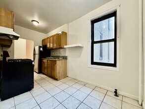 30 Dongan Pl in New York, NY - Building Photo - Building Photo