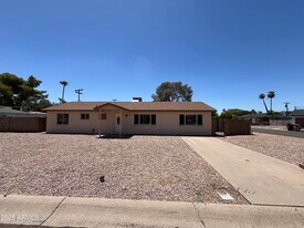 7627 E 4th St in Scottsdale, AZ - Building Photo