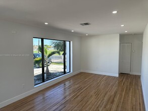 170 W 58th St in Hialeah, FL - Building Photo - Building Photo