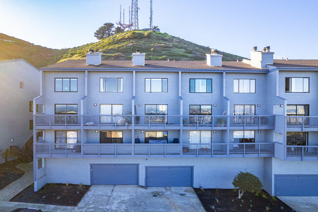 145 Gardenside Dr in San Francisco, CA - Building Photo - Building Photo