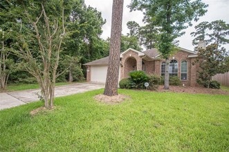 12810 Lakeshore Dr in Montgomery, TX - Building Photo - Building Photo