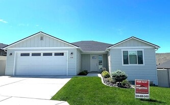 438 S Mason Ave in East Wenatchee, WA - Building Photo