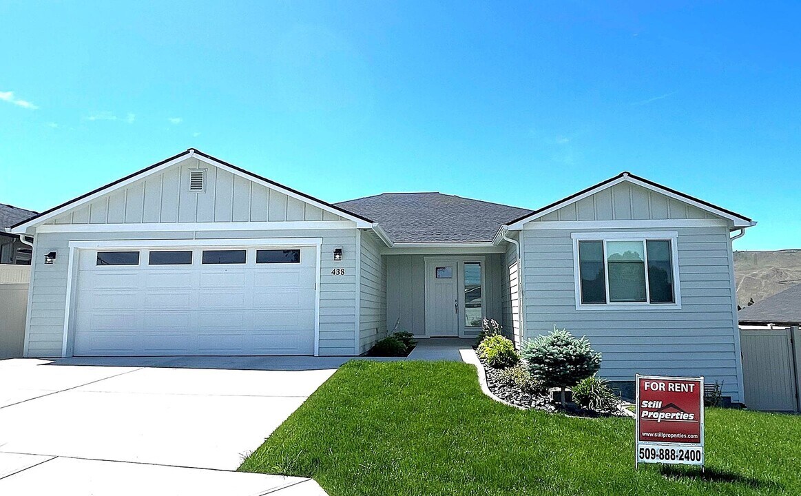 438 S Mason Ave in East Wenatchee, WA - Building Photo