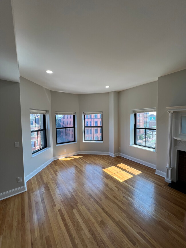 555 Columbus Ave, Unit 4