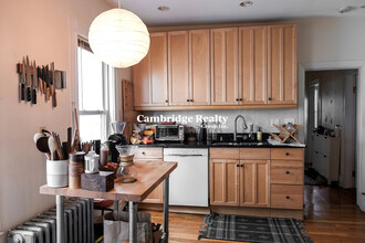 74 Fremont St, Unit 1 in Somerville, MA - Building Photo - Building Photo