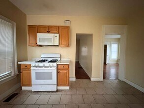 81 Sherman Ave, Unit 1 in New Haven, CT - Building Photo - Building Photo