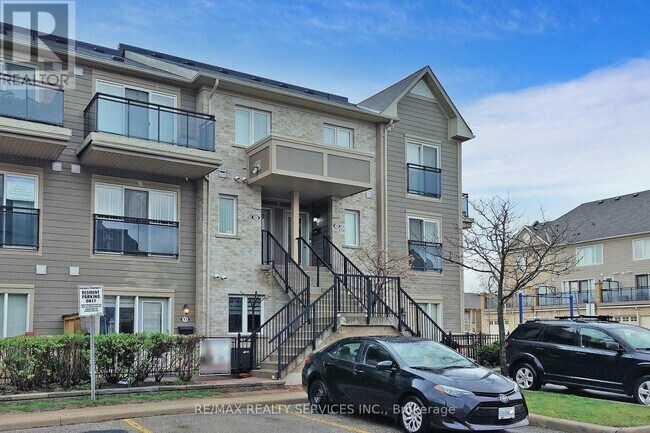 60-60 Fairwood Cir in Brampton, ON - Building Photo - Building Photo