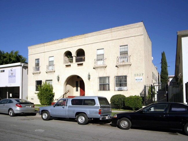 1220 N Beachwood Dr in Los Angeles, CA - Building Photo - Building Photo