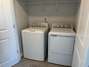 Room in Townhome on Kasota Ln in Raleigh, NC - Building Photo - Building Photo