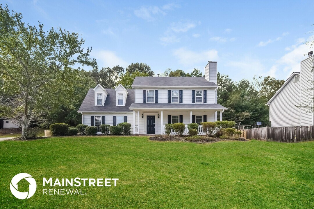 2935 Emerson Lake Dr in Snellville, GA - Building Photo