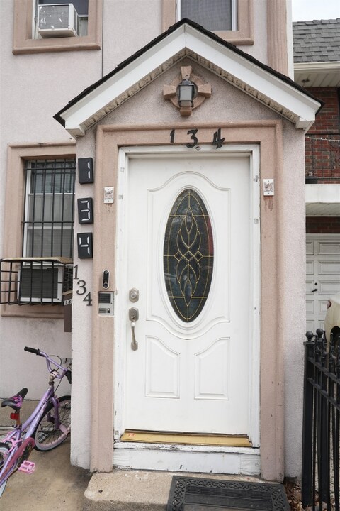 134 Broadway in Jersey City, NJ - Foto de edificio