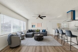 425 W Regent St in Inglewood, CA - Building Photo