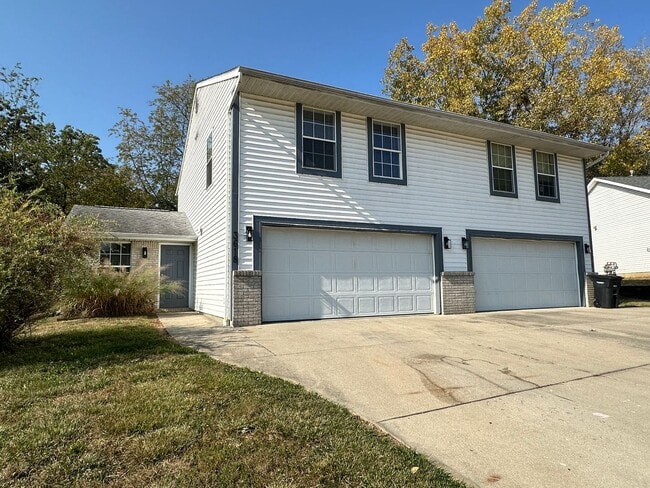 property at 3616-3618 Thornhill Cir W