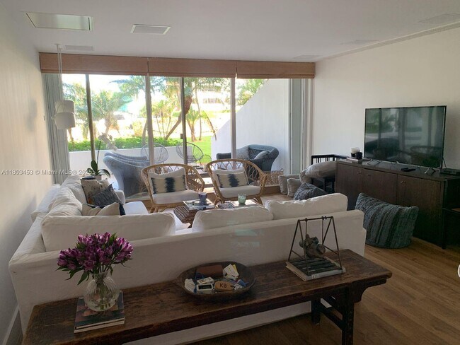 199 Ocean Lane Dr, Unit 106 in Key Biscayne, FL - Foto de edificio - Building Photo