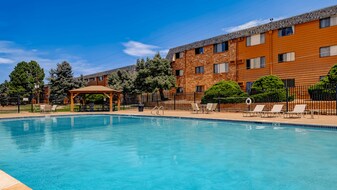 Vista Park in Aurora, CO - Building Photo