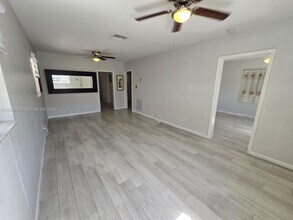 3083 SW 17th St in Miami, FL - Building Photo - Building Photo