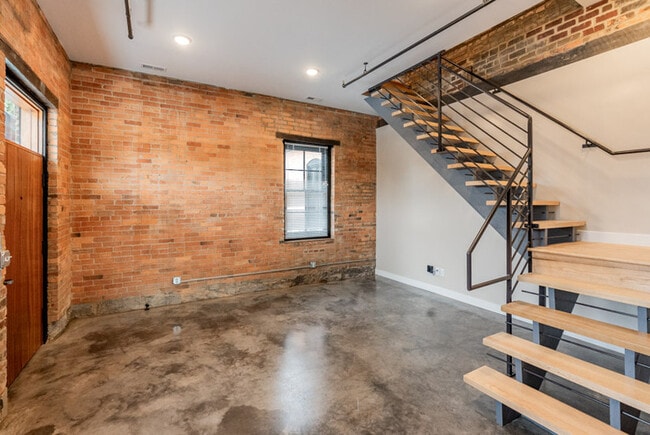 225 Old South High St in Harrisonburg, VA - Building Photo - Building Photo