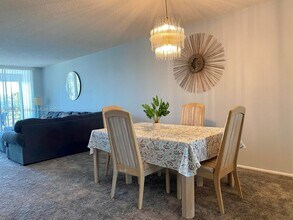 535 Oaks Dr in Pompano Beach, FL - Building Photo - Building Photo
