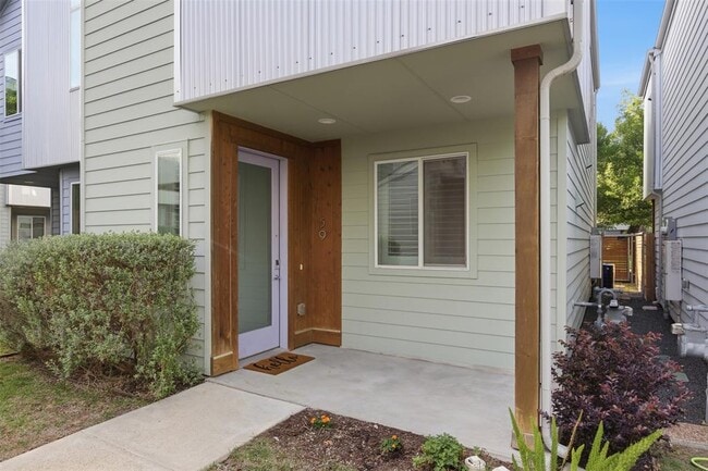 801 N Bluff Dr in Austin, TX - Foto de edificio - Building Photo