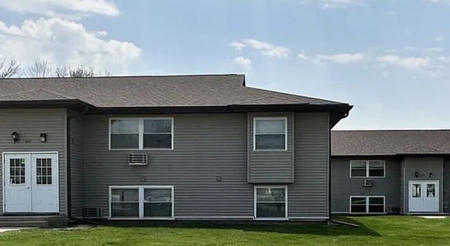 600 John Goodhue Rd in Carlisle, IA - Building Photo - Building Photo