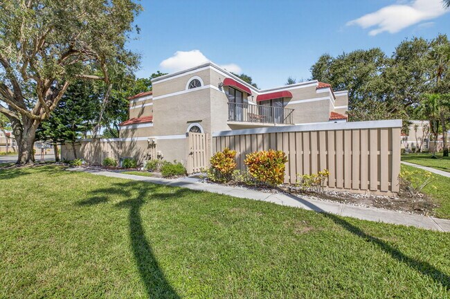 4310 Village Dr in Delray Beach, FL - Building Photo - Building Photo