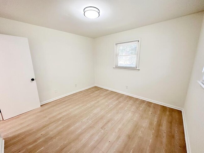 815 Dana Pl in Greensboro, NC - Building Photo - Building Photo