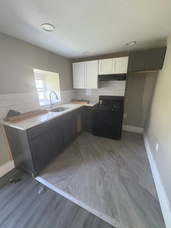 227 William St, Unit 3 in Orange, NJ - Foto de edificio - Building Photo