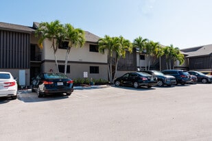 1665 Cabot Ln in Wellington, FL - Building Photo