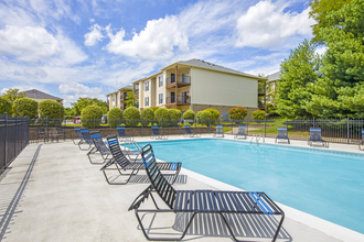 Orchard Hills Apartments in Jeffersonville, IN - Foto de edificio - Building Photo