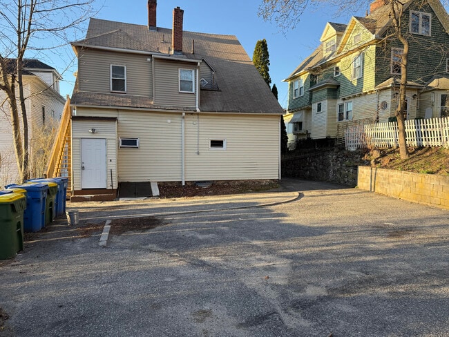 47 Chapman Ave in Waterbury, CT - Building Photo - Building Photo