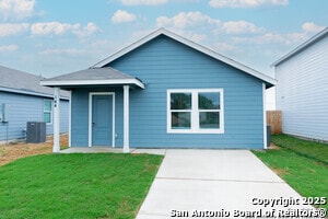 1026 Graham Bnd in San Antonio, TX - Building Photo