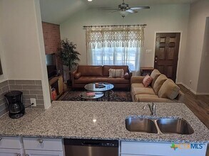 254 Ridgerock Dr in Canyon Lake, TX - Foto de edificio - Building Photo