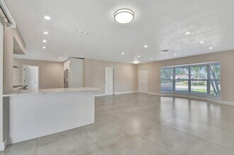 1060 NW 6th Terrace in Boca Raton, FL - Building Photo - Building Photo