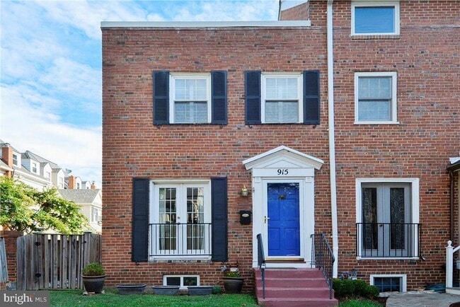 property at 915 Jefferson St