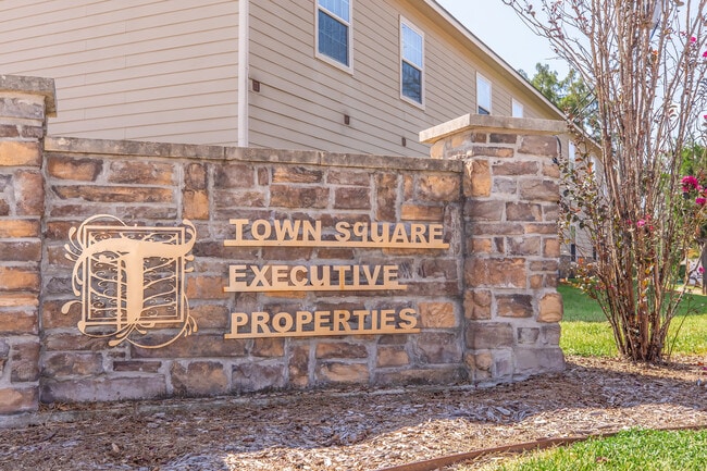 409 Nacogdoches St in Center, TX - Foto de edificio - Building Photo