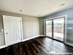 5308 St Andrews Cir in Des Moines, IA - Foto de edificio - Building Photo