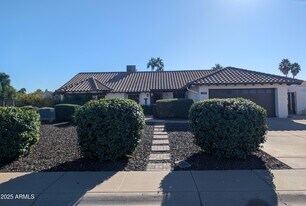 4341 E Betty Elyse Ln in Phoenix, AZ - Building Photo