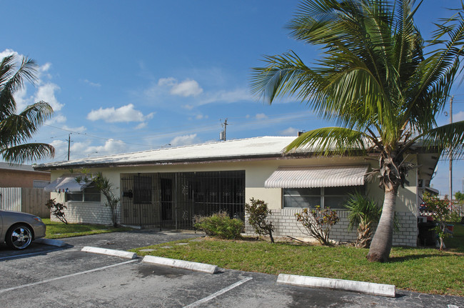 381 NW 35th Ct in Pompano Beach, FL - Building Photo - Building Photo