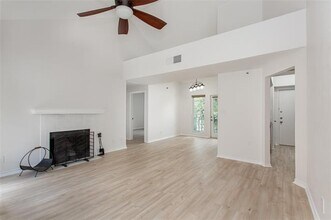 3105 San Jacinto St, Unit 313 in Dallas, TX - Building Photo - Building Photo