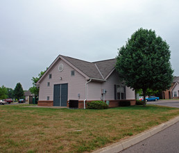 Springfield Village in Springfield, OH - Foto de edificio - Building Photo