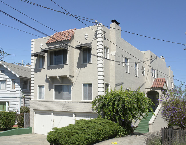 4001 Greenwood Ave in Oakland, CA - Building Photo - Building Photo