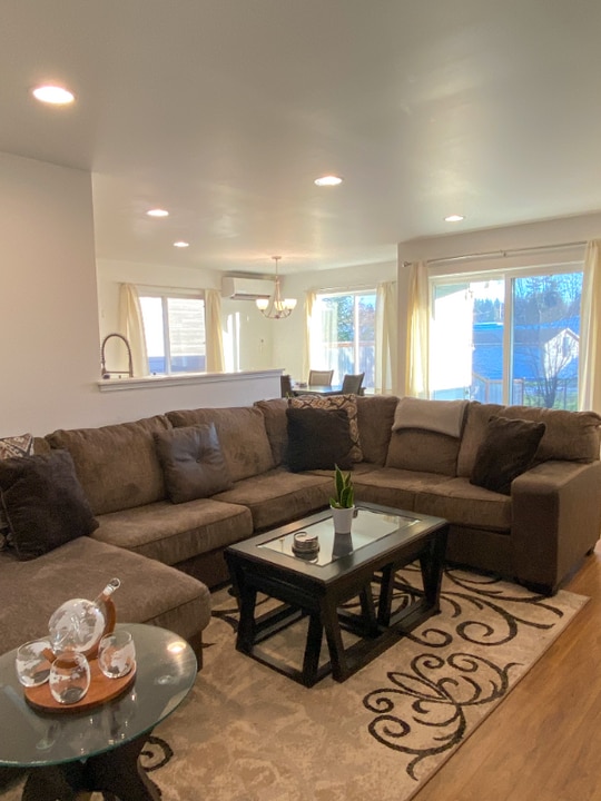 1589 NW 5th Ave in Oak Harbor, WA - Building Photo