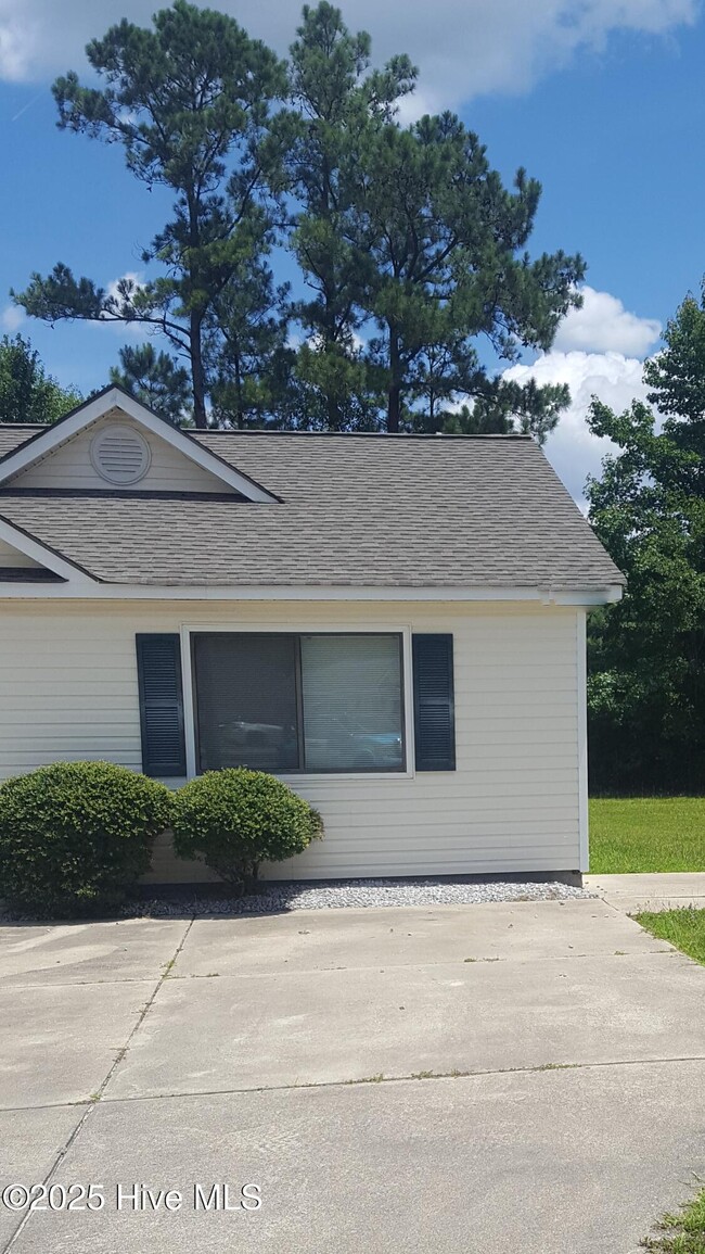 property at 1927 Countrywood Blvd
