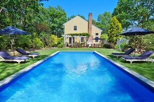 15 Mulford Ave in East Hampton, NY - Building Photo