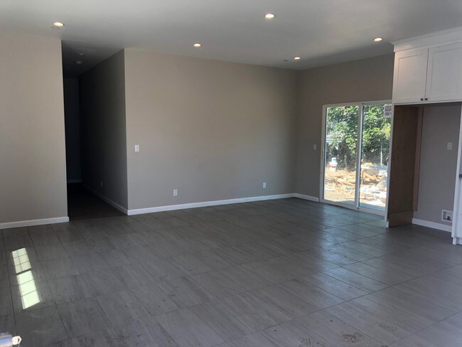 14215 Polk St, Unit 4 in Los Angeles, CA - Building Photo - Building Photo