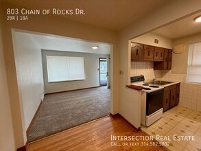 803 Chain of Rocks Dr in St. Louis, MO - Building Photo - Building Photo