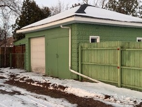 694 McAllister Ave in Benton Harbor, MI - Building Photo - Building Photo