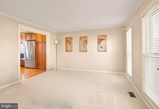 15242 Sovereign Pl in Chantilly, VA - Building Photo - Building Photo
