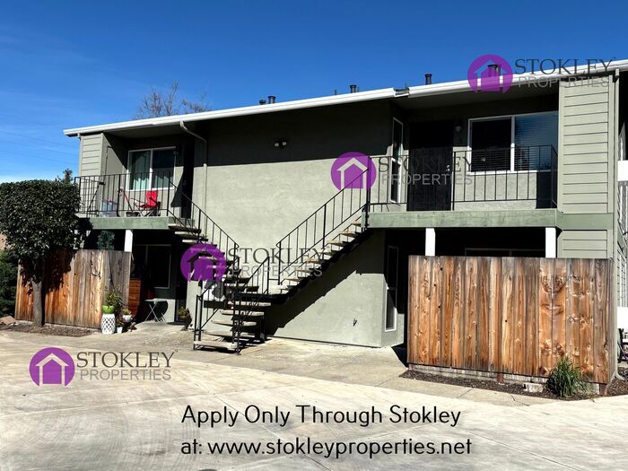 111 Virginia Hills Dr in Martinez, CA - Building Photo