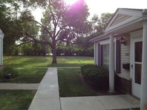 1362 Cove Dr in Prospect Heights, IL - Building Photo - Building Photo